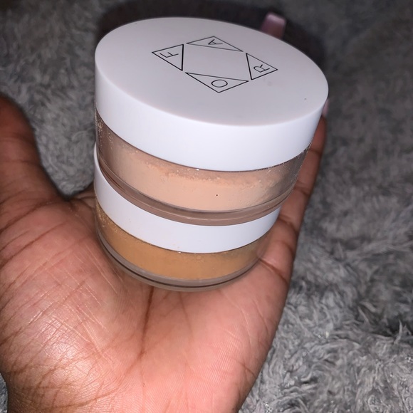 Translucent Powder - Picture 2 of 4